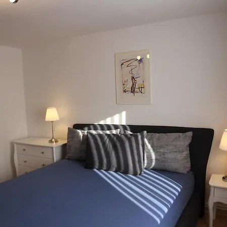 Julius 6 Apartment